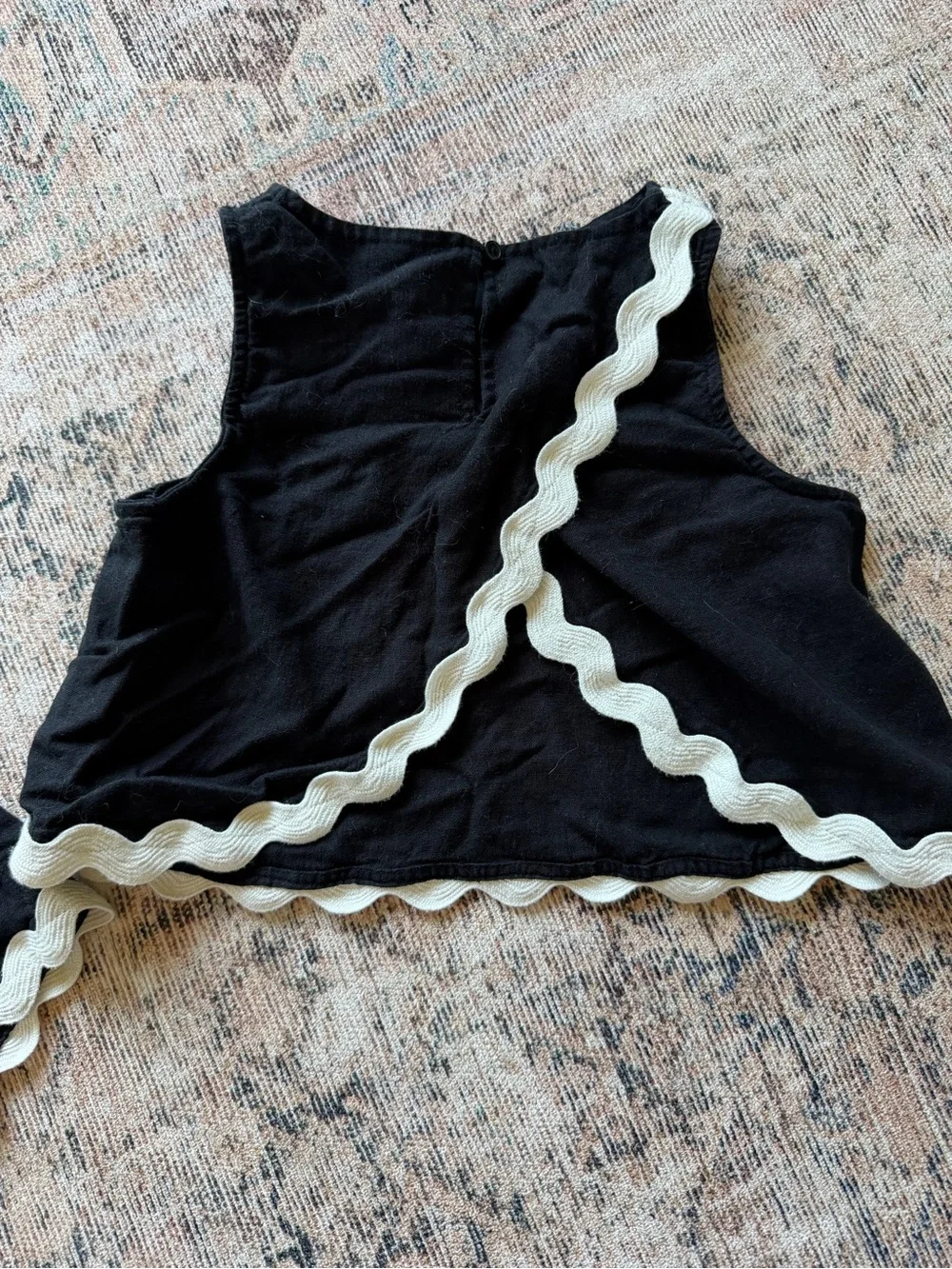 Old Navy Linen Blend Black Tank & Shorts Set with Cream Scallop Trim